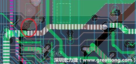 慢慢確認CAF發生的位置后，可以配合Gerber查看PCB的結構是否有通孔太近或是線路太近的問題。